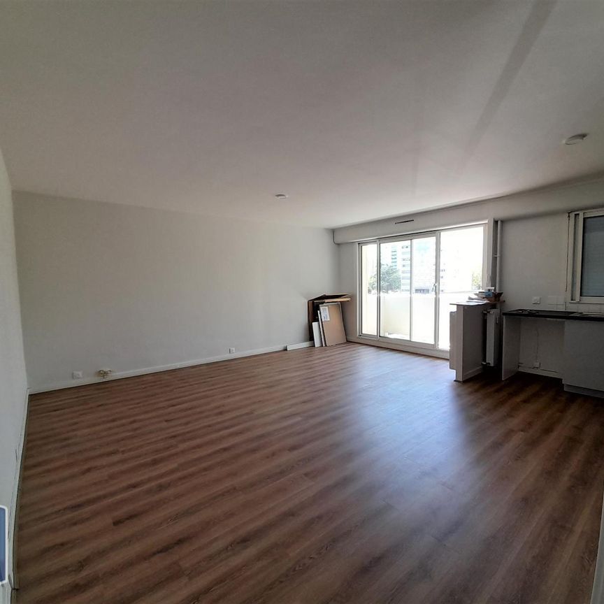 Location Appartement 4 pièces 73m² POITIERS 86000 - Photo 1