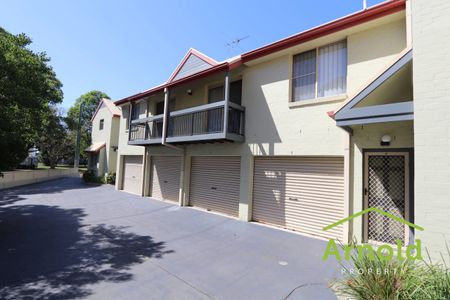 MODERN TOWNHOUSE - Photo 5