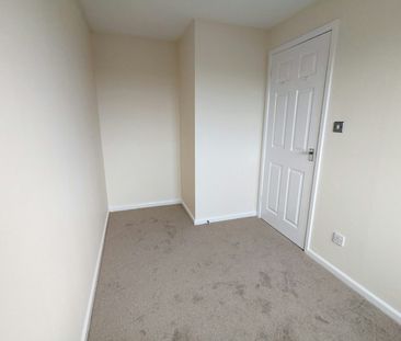 Terraced House to rent on - Photo 2