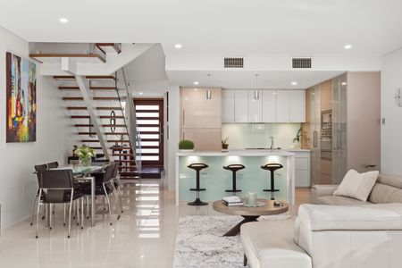 Executive Living in the Heart of the City! - Photo 4