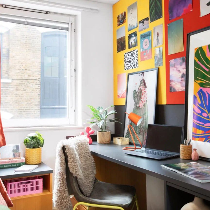 Standard Double Non Ensuite: Two Bed Flat - Photo 1