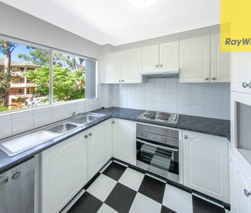 TWO BEDROOM APARTMENT IN PRIME LOCATION - Photo 4