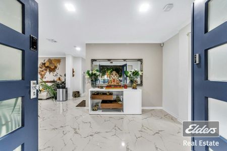 Beautiful double storey opposite the Wyndham Village shopping centre ! - Photo 4