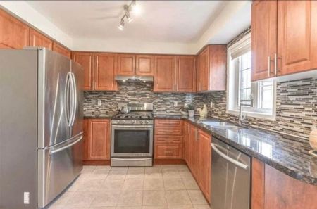 For Lease - 52 Wandering Trail Drive, Brampton, Ontario - Photo 2