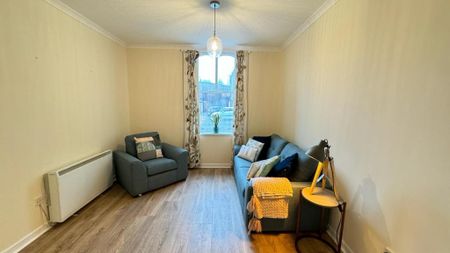 1 bedroom flat to rent - Photo 2