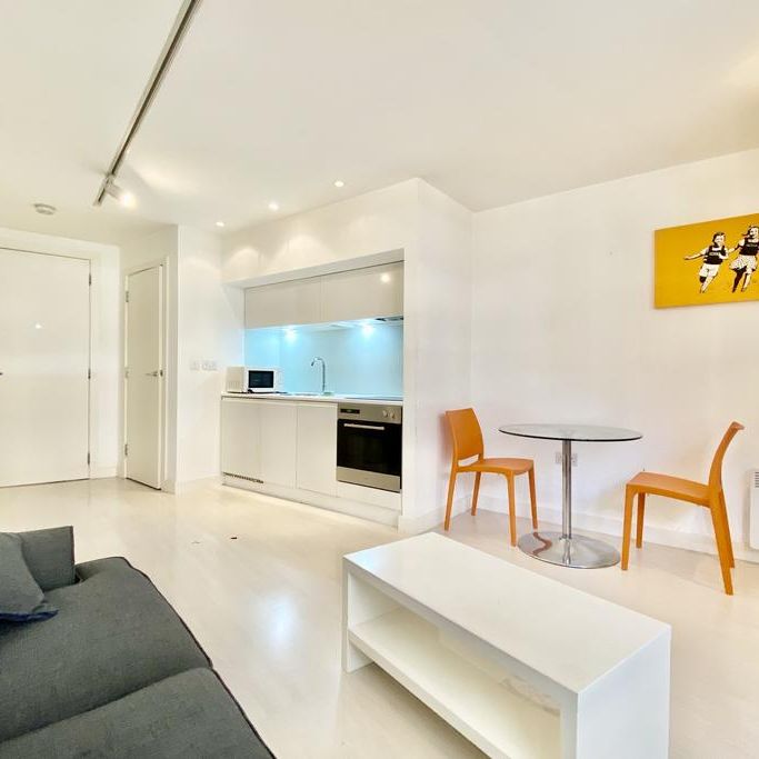 Studio to rent - Photo 1