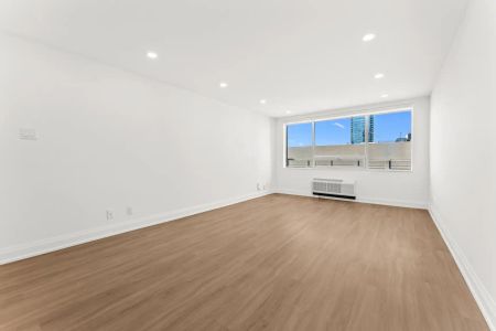 Charles West — 1 Bedroom Suite - Photo 5