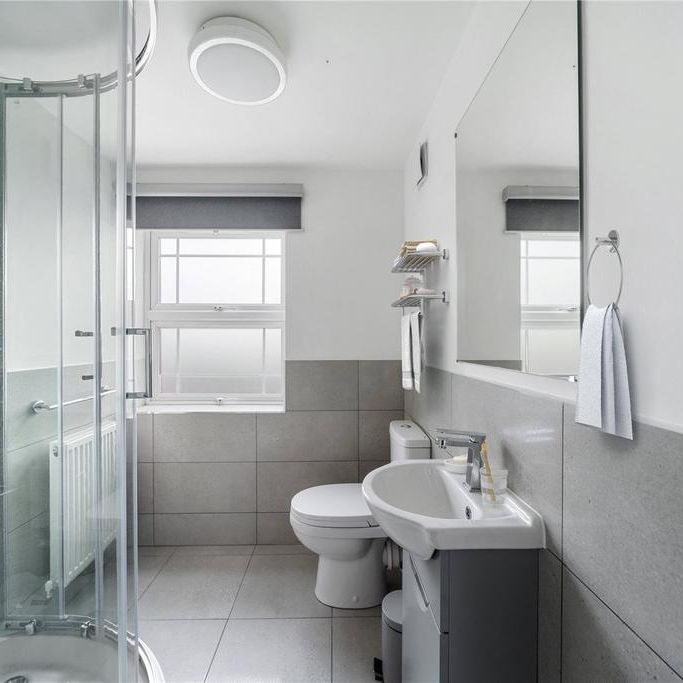 1 bedroom in a house share to rent - Photo 1