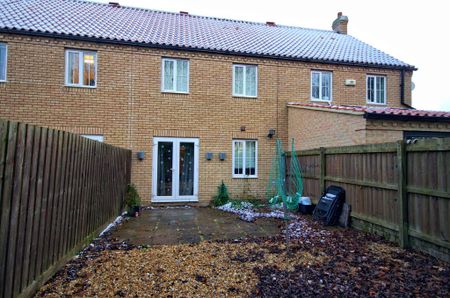 A mid terraced, three bedroom house, with garage and off road parking approximately four miles from Cambridge City Centre, Addenbrookes and the Train Station. - Photo 2