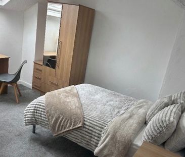 Room in a Shared House, Thyra Grove, NG9 - Photo 3