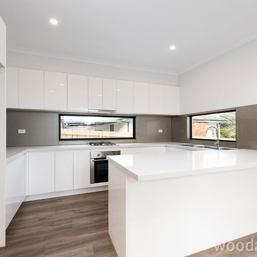 Beautiful three-bedroom townhouse - Photo 1