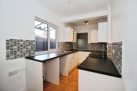 3 bedroom terraced house to rent - Photo 5