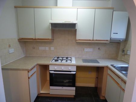 2 bedroom semi-detached house to rent - Photo 5