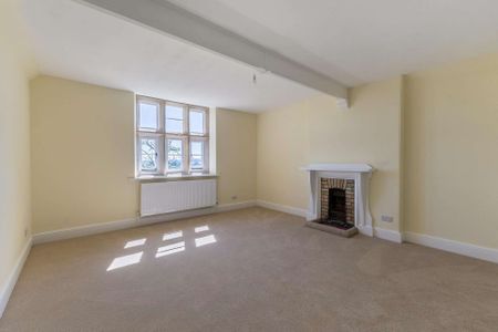 Coming Soon – A beautifully refurbished five-bedroom listed farmhouse set in a sought-after rural position at Wormwood Farm, offering an exceptional blend of ch - Photo 4
