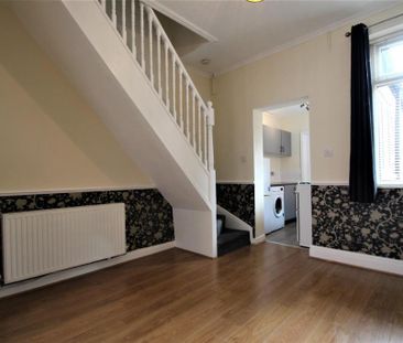 2 bedroom end of terrace house to rent - Photo 2
