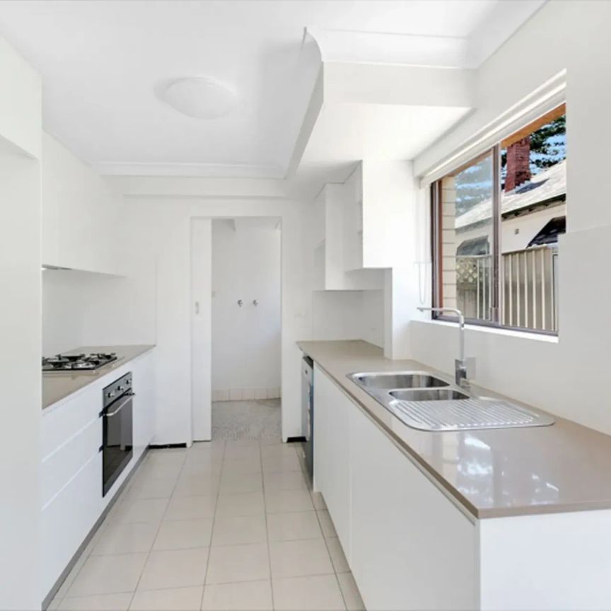 Light and Bright Modern Townhouse - Photo 1
