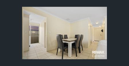 Low Maintenance 3x2 Villa in Central Armadale - Photo 2