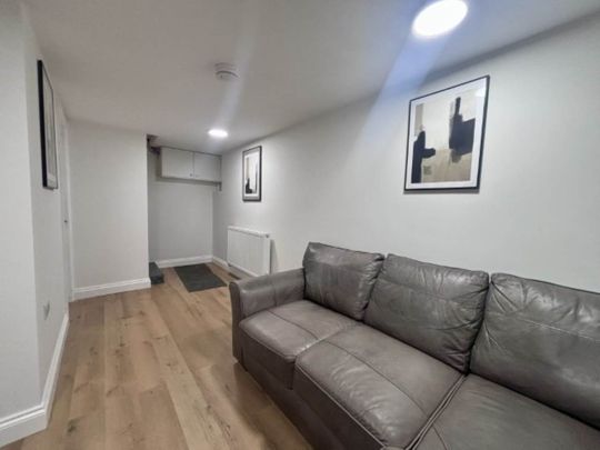 Victoria Road (room 2), Morley, Leeds - Photo 1