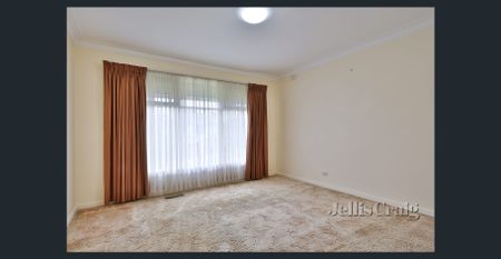 Bright & Spacious 3 Bedroom Family Home in Prime Burwood Location - Photo 3