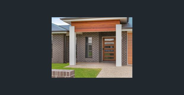 Huge Family Home With Designer Fixtures ! - Photo 1