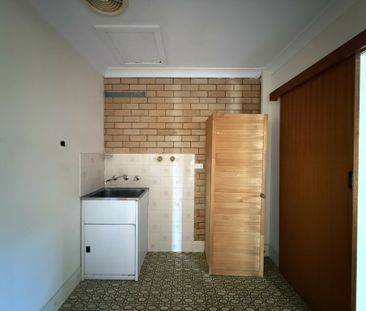 Charming 2-Bedroom Unit in Prime East Tamworth Location - Photo 3