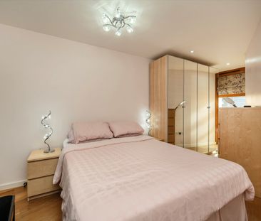 Lombard Road, SW11, London - Photo 5