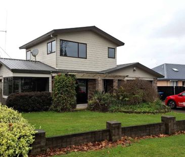 Family living on Tennyson - Photo 3