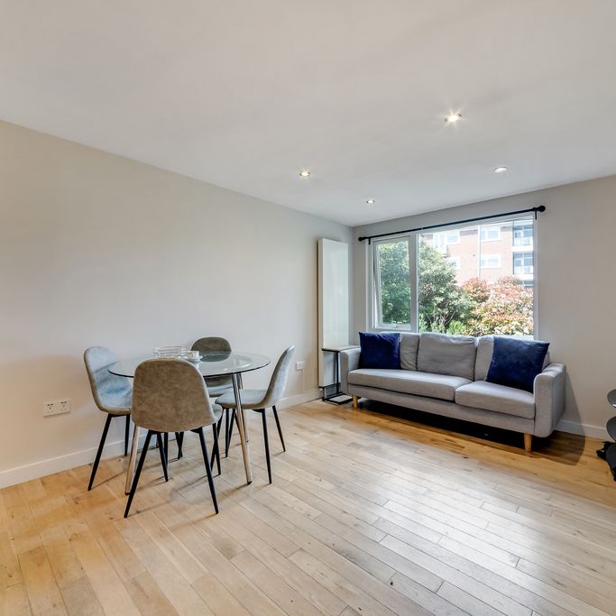 Augustus Road, SW19, London - Photo 1