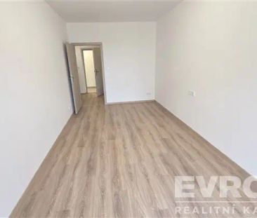 Moderní a světlý byt 2+kk s terasou, garážovým stáním a sklepem, no... - Fotografie 4