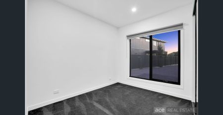 Nestled in quiet location with City Views! - Photo 4