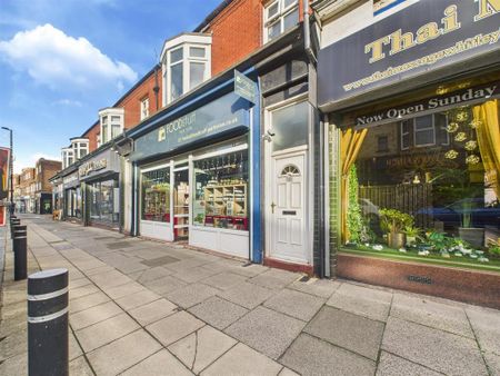 3 bedroom apartment to rent - Photo 2