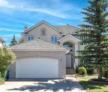 Spacious and cozy 5-bdrms house in Signal Hill | Calgary - Photo 1