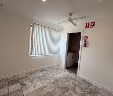 Cosy & Self-Contained Unit | Convenient Location - Photo 4