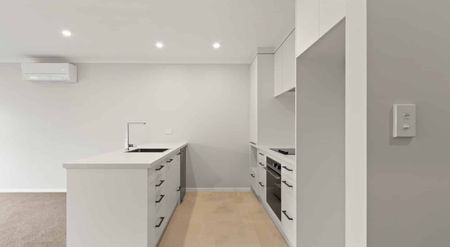 3 Bedroom 3 Bathroom in sought after Hamilton East - Pets allowed. - Photo 4