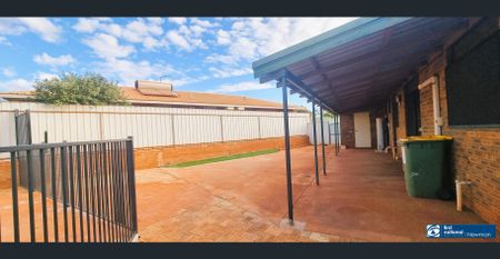 5 BEDROOMS PLUS POOL & INTERNET & POOL MAINTENANCE - Photo 5