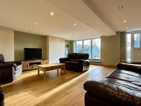 5 bedroom semi-detached house to rent - Photo 4