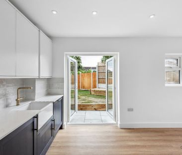 2 bedroom end of terrace house to rent - Photo 5