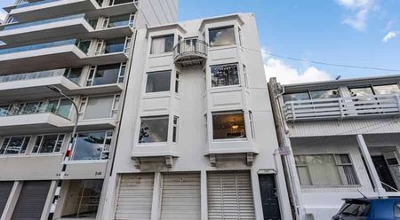 Summer in Oriental Bay - Photo 5