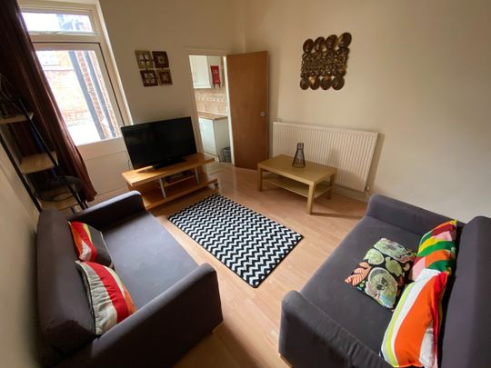 3 Bed Terraced House, Off London Road, LE2 - Photo 1