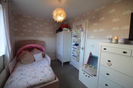 3 bedroom semi-detached house to rent - Photo 3