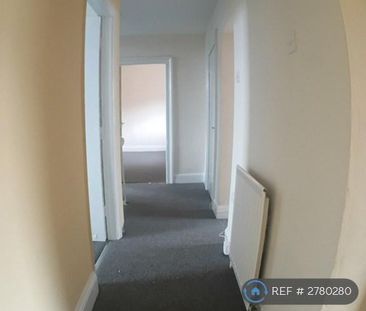 3 bedroom flat to rent - Photo 6