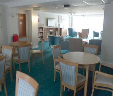 1 bedroom retirement property to rent - Photo 6