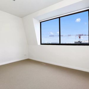 MGM MARTIN - TWO BEDROOM APARTMENT - Photo 2