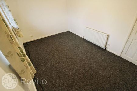 2 bedroom semi-detached house to rent - Photo 5