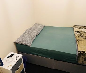 Room in a Shared House, Sellincourt Road, SW17 - Photo 2