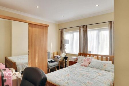 5 bedroom semi-detached house to rent - Photo 4