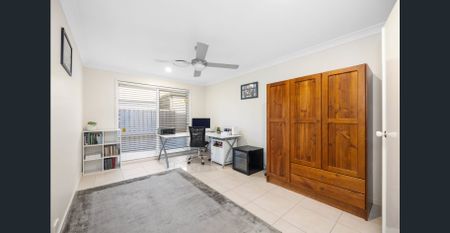 Stunning 4 bedroom home with ducted air conditioning and sparkling spa! - Photo 4