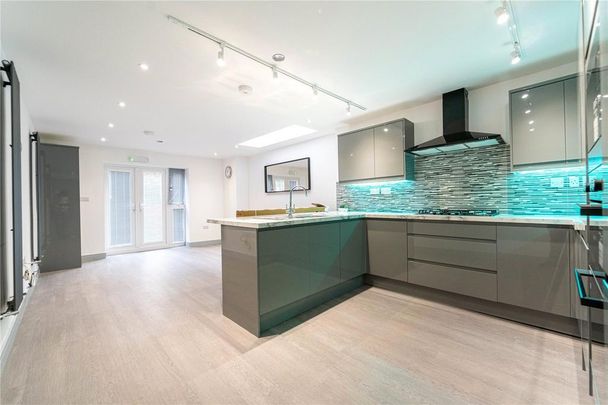 6 bedroom house to rent - Photo 1