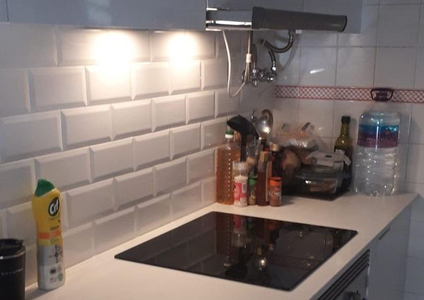 Quarto para arrendar a pessoa genero feminino em Alges