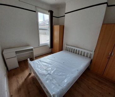5 Bed Terraced House, Ham Park Road, E15 - Photo 2